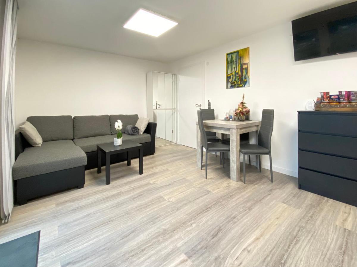 1,5 Zimmer Apartment In S-Bahn Naehe, 35 Qm, Max 4 Pers, Zentral, Private Terasse, Internet 250 Mbit Gärtringen Exteriör bild
